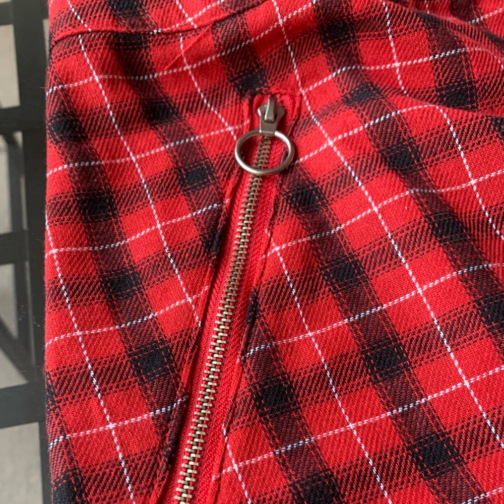 Red plaid skirt - Picture 3 of 11